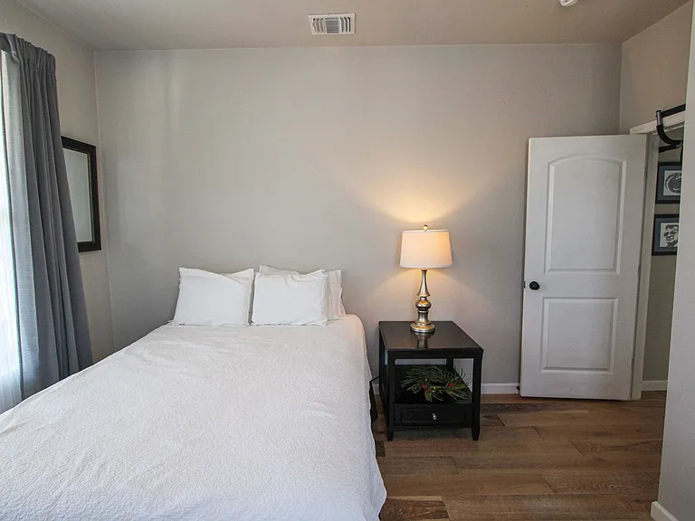 711 W Lullwood Ave — Photo 29