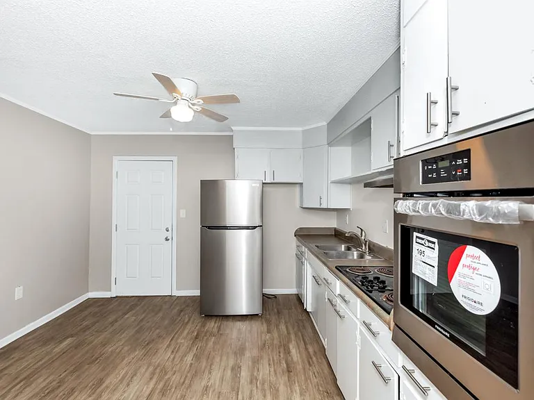 512 Oshaughnessy Ave NE #A — Photo 2