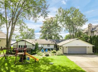 649 Hilltop Dr, White Lake, MI 48386