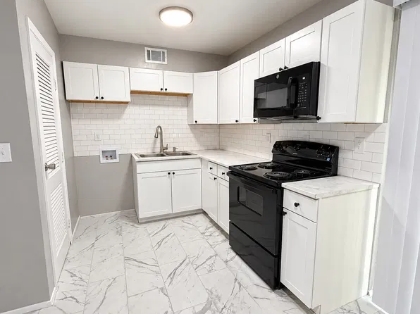 6 Chalon Ln APT 8, Newport, KY 41076