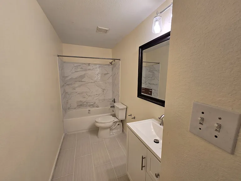 6718 Hawthorne Falls Ln — Photo 12