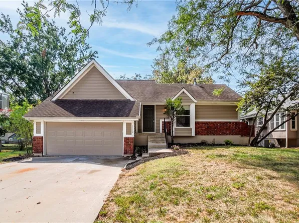 1112 NW Roanoke Dr, Blue Springs, MO 64015