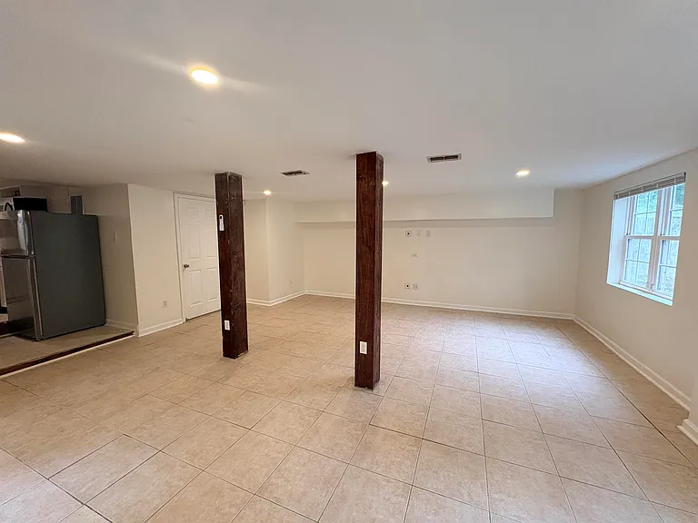 212 Barbourville Dr #STUDIO — Photo 2