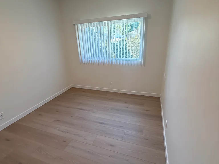2733 Montrose Ave #5 — Photo 21