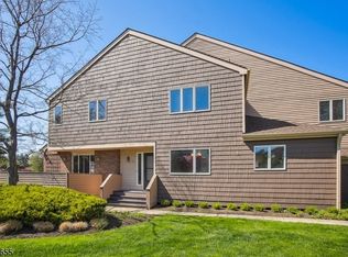 31 Chelsea Ct, Madison, NJ 07940