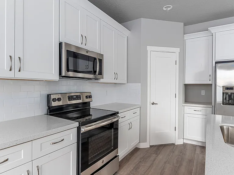 712 E Zekes Ct — Photo 10