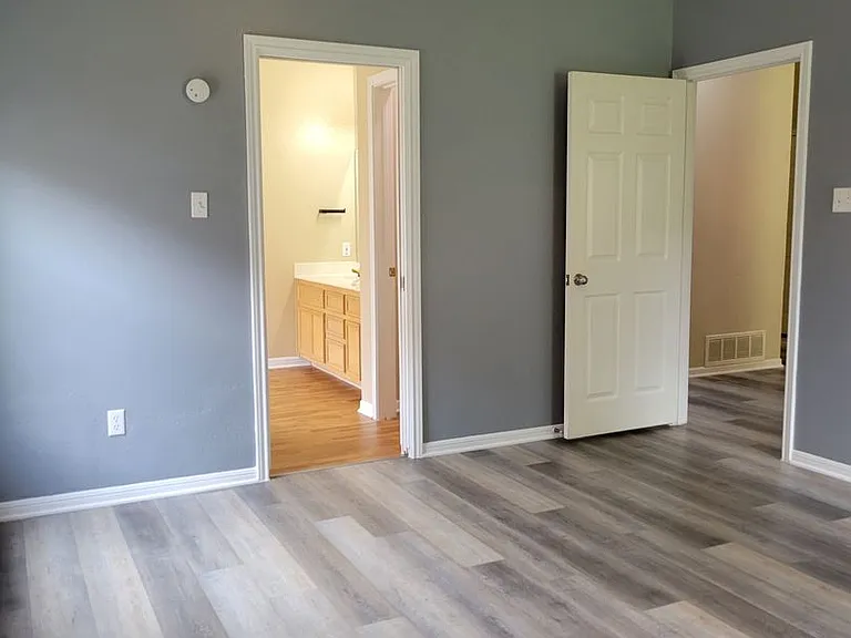 1104 Lambrusco Dr — Photo 17