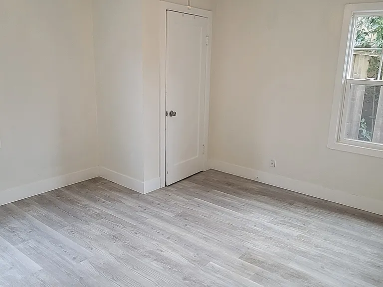 321 W K St — Photo 7
