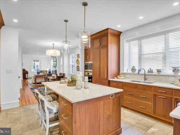 2530 S Lambert St, Philadelphia, PA 19145
