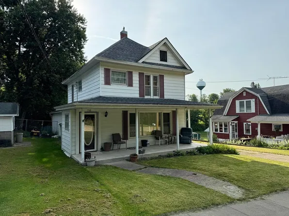 716 S Jackson St, Mount Carroll, IL 61053