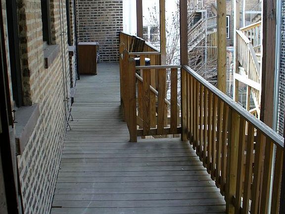 5th image of 853 W Cornelia Ave #2E