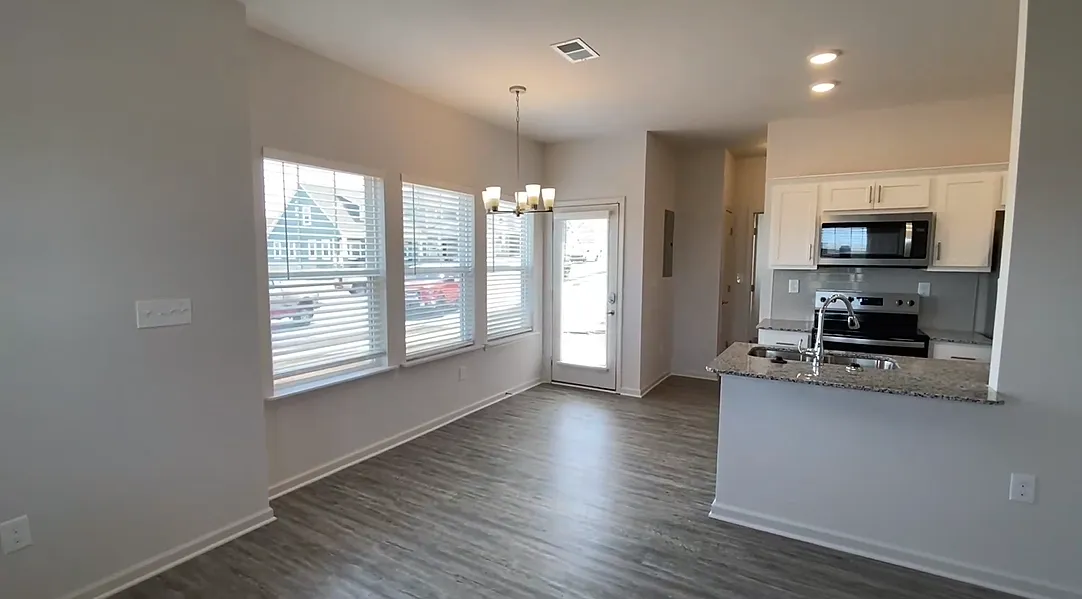 3 bed, 100 sqft, $2,055 — Photo 2