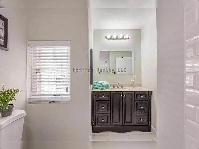 916 E 25th Ave — Photo 25