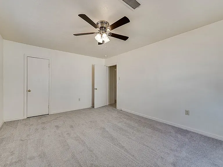 2708 Delano Ave — Photo 8