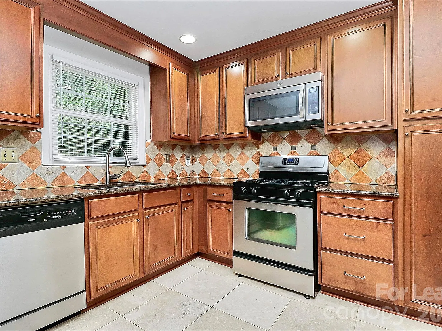 4 bed, 3.0 bath, 1795 sqft, $2,350 — Photo 4
