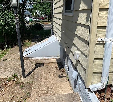 4th image of 731 Laurence Pkwy