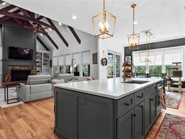 10588 Legacy Point Dr, Northport, AL 35475