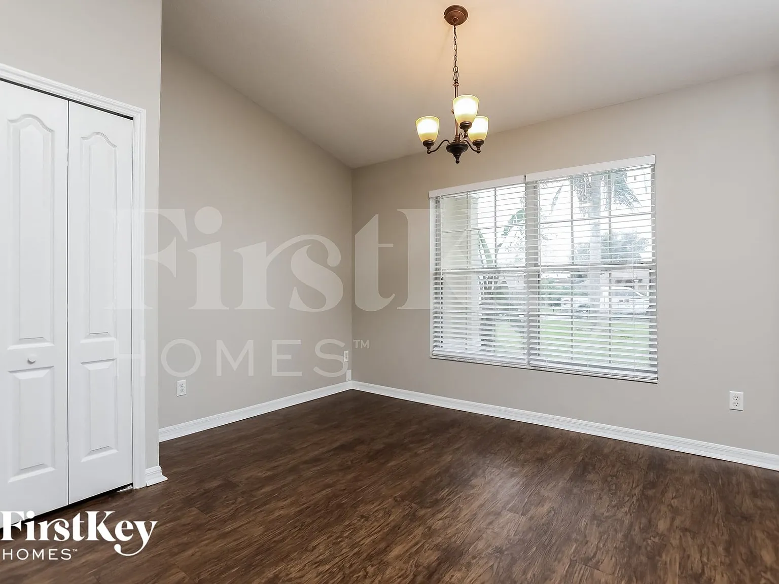 3 bed, 2.0 bath, 1462 sqft, $2,045 — Photo 4