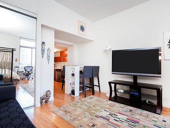 3rd image of 184 Thompson St APT 4B