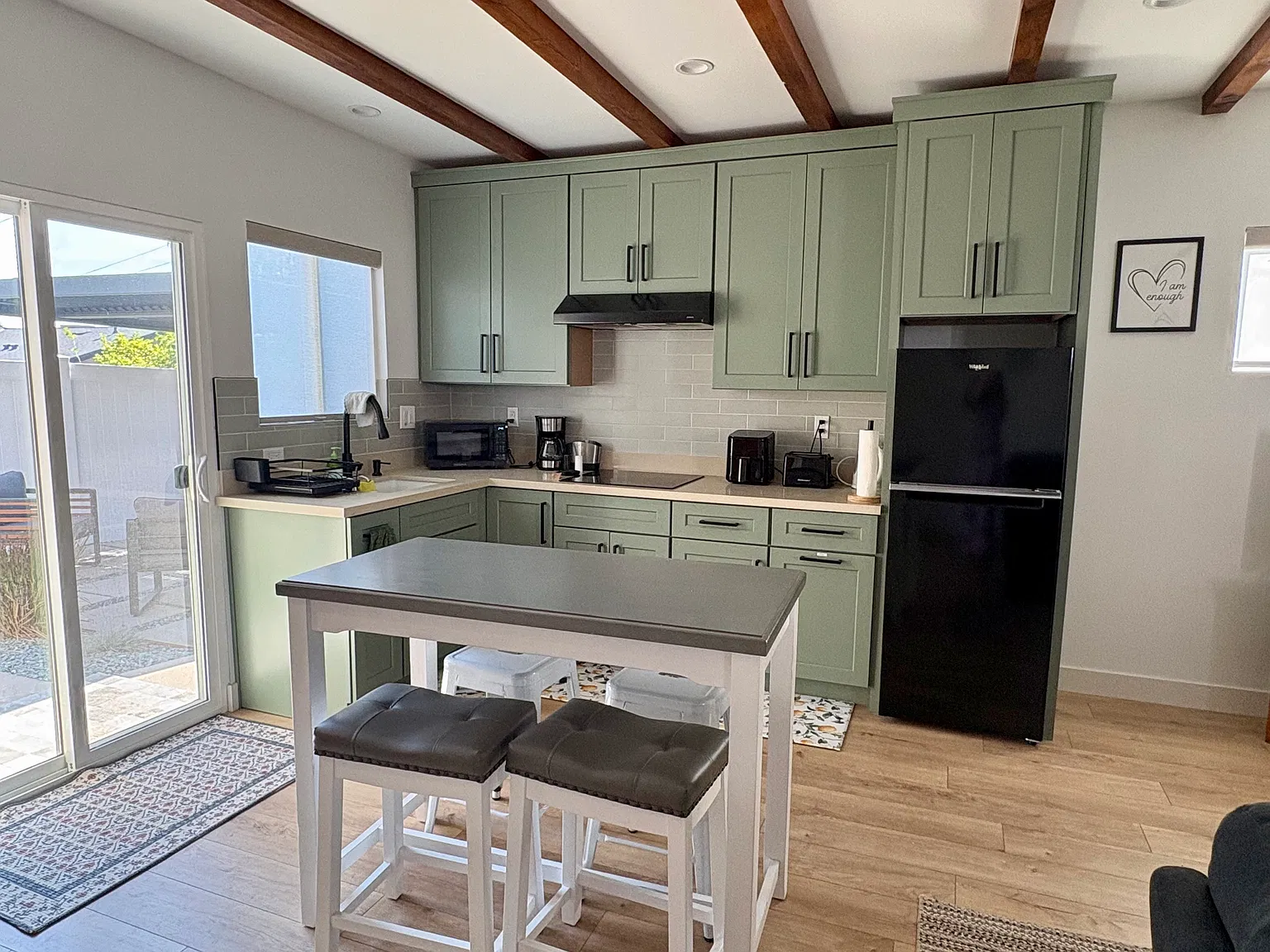 2 bed, 664 sqft, $3,000 — Photo 2