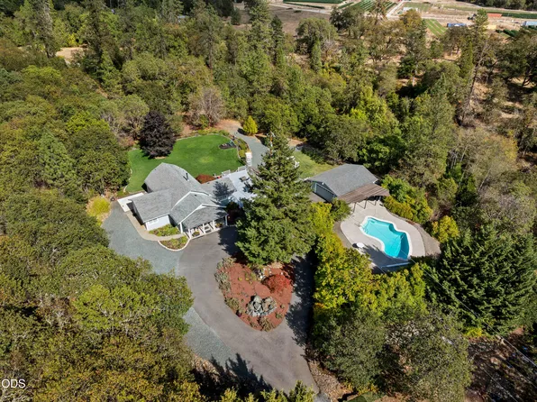 8939 Monument Dr, Grants Pass, OR 97526