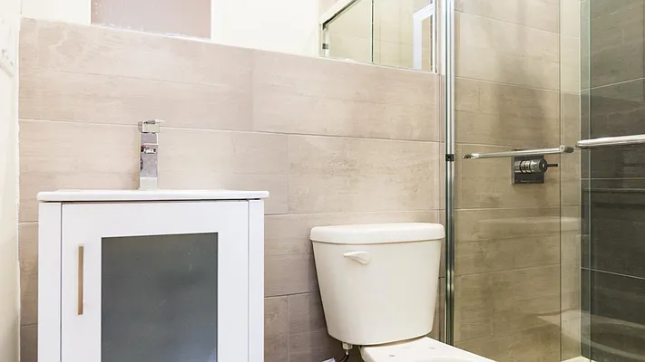 Rented by Nooklyn NYC LLC | media 17