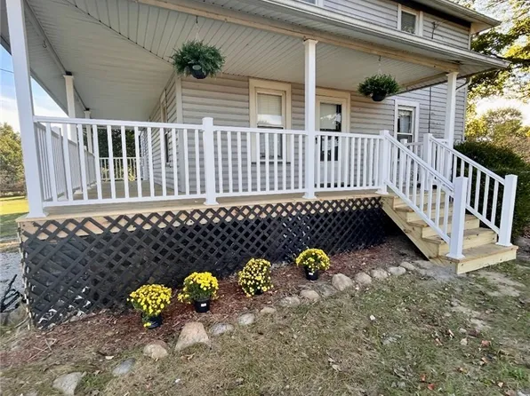 3990 Edison St NE, Hartville, OH 44632