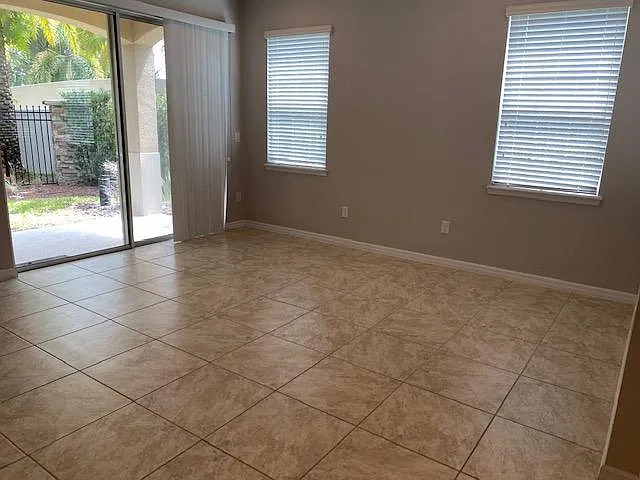2 bed, 1396 sqft, $2,300 — Photo 4