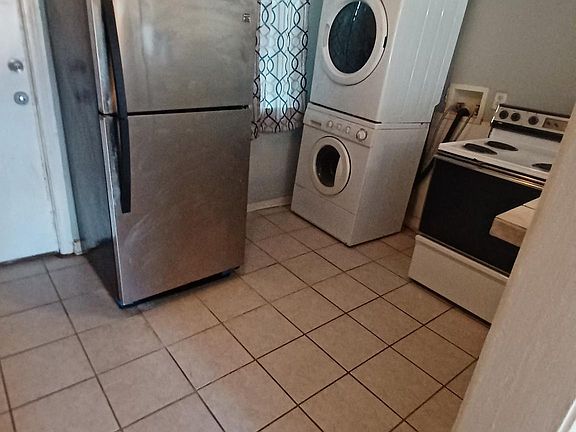 3rd image of 504 Richardson Ave