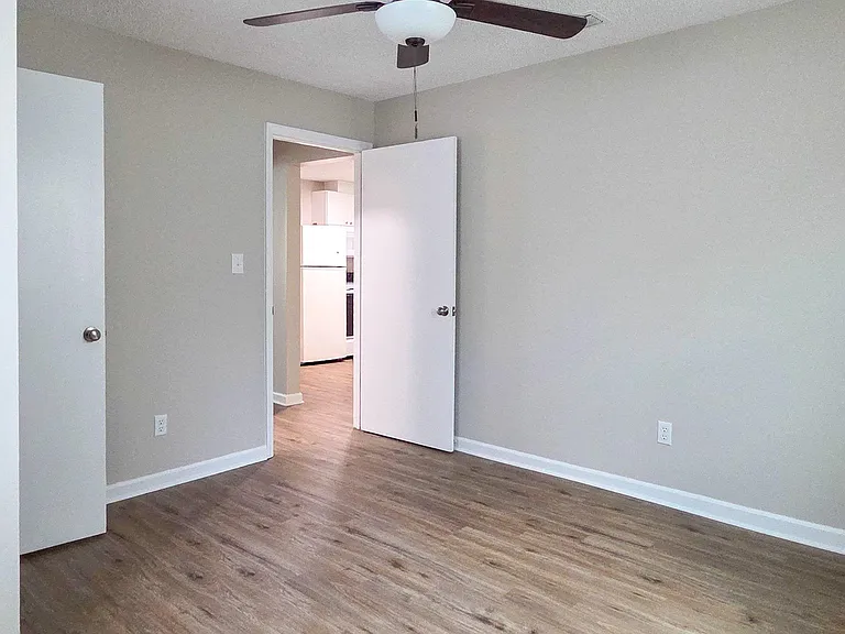 707 Dent St — Photo 8