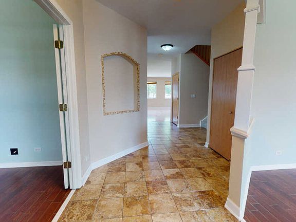 4th image of 402 W Cambria Dr