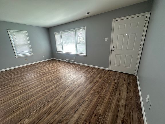 3rd image of 229 Connolly Dr