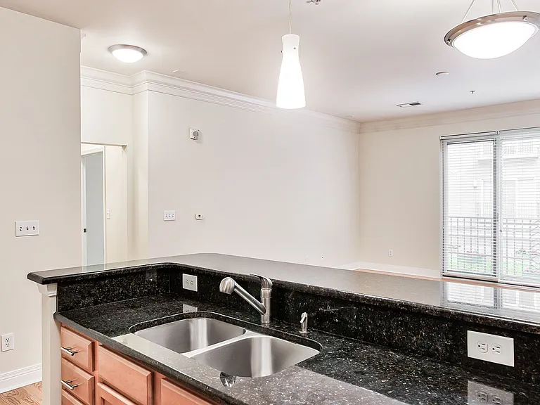 Maxwell Apartments — Photo 29