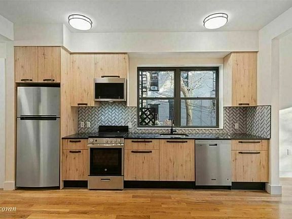 3rd image of 1094 Dean St Floor 1