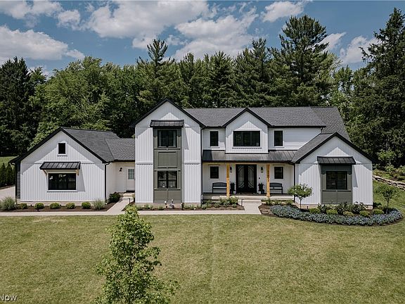 4th image of 31949 Pinetree Rd