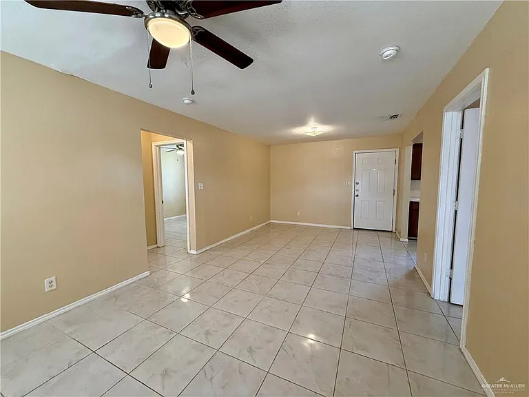 810 W Falcon Ave — Photo 3