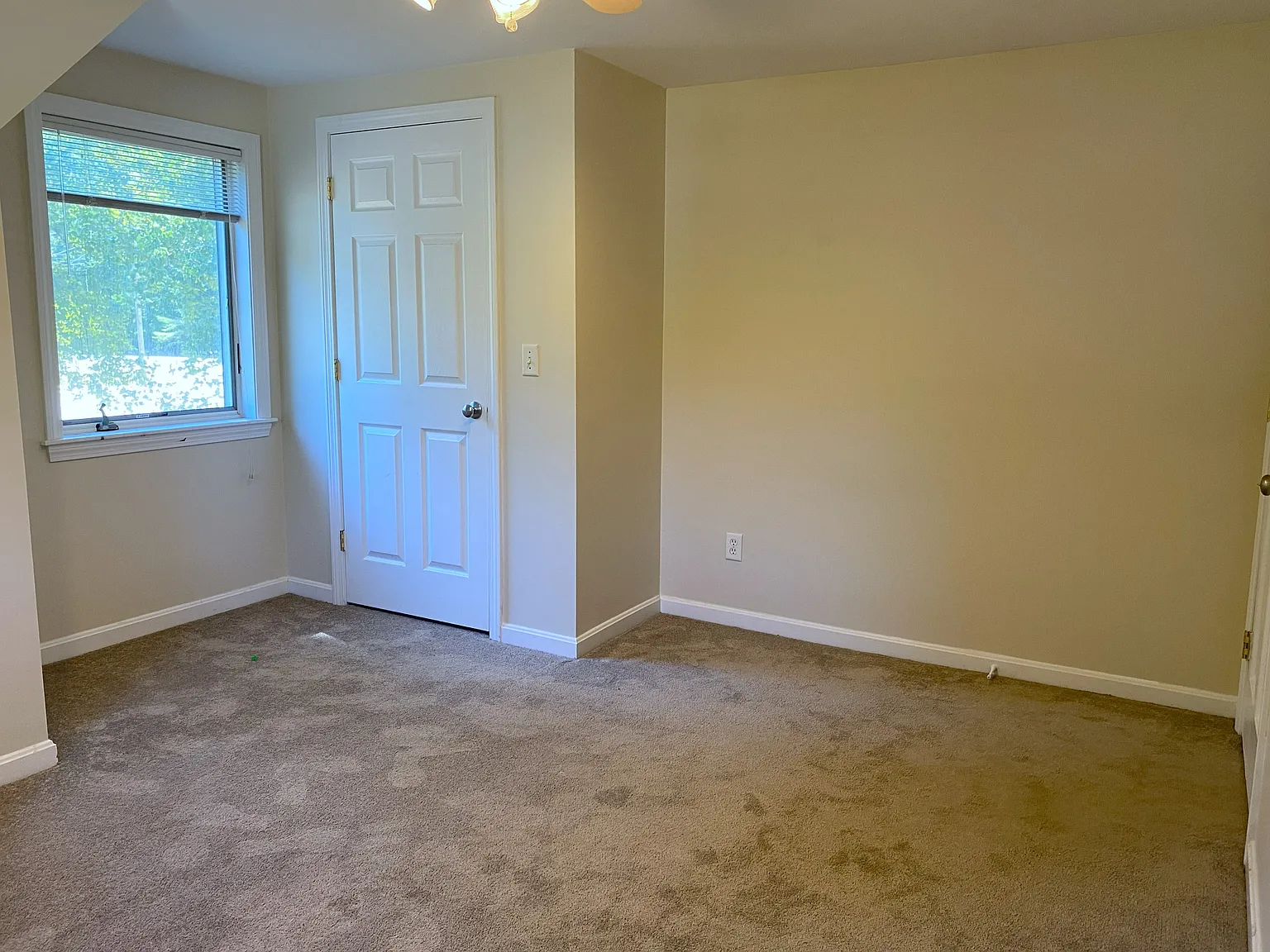 4 bed, 1.5 bath, 2800 sqft, $925 — Photo 2