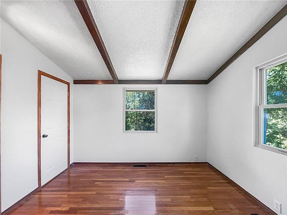 5th image of 2939 NE Jewett St
