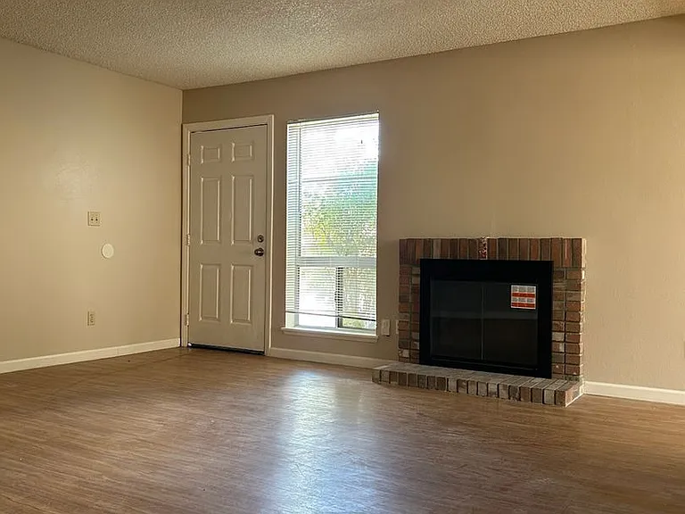 1012 W Alene Ave #B — Photo 3