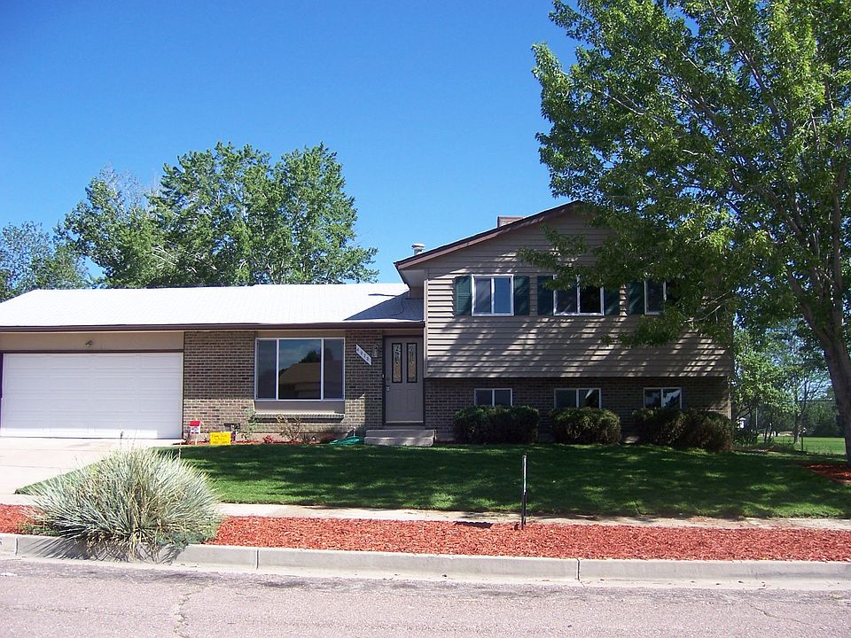 Front of House w/new Sod!