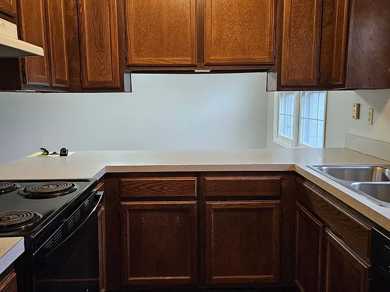 1252 Colonial Dr — Photo 7