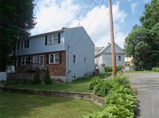 38 11th St #B, Lowell, MA 01850