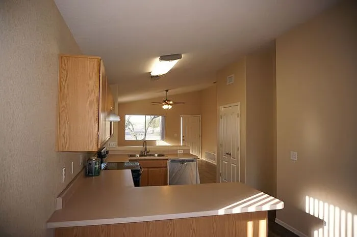 2201 S Saint Suzanne Dr — Photo 16