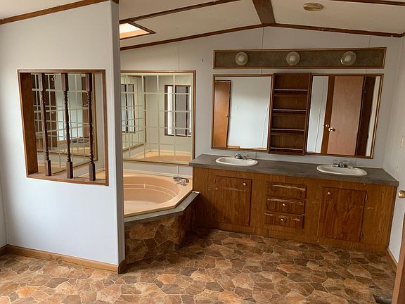primary bedroom/bath