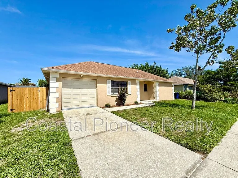 1301 Greenlea Dr — Photo 2