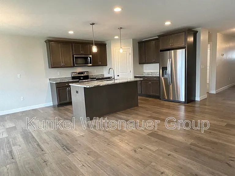 808 Applewood Creek Dr — Photo 7