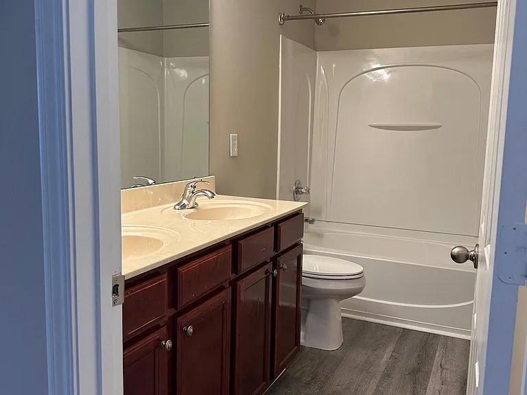 219 Northlands Dr — Photo 26