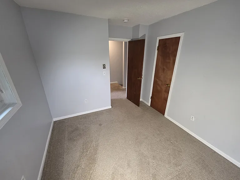 152 Cottage Grv #B — Photo 16