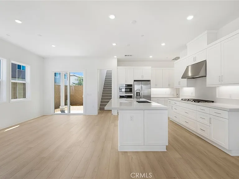 141 Dolores — Photo 13
