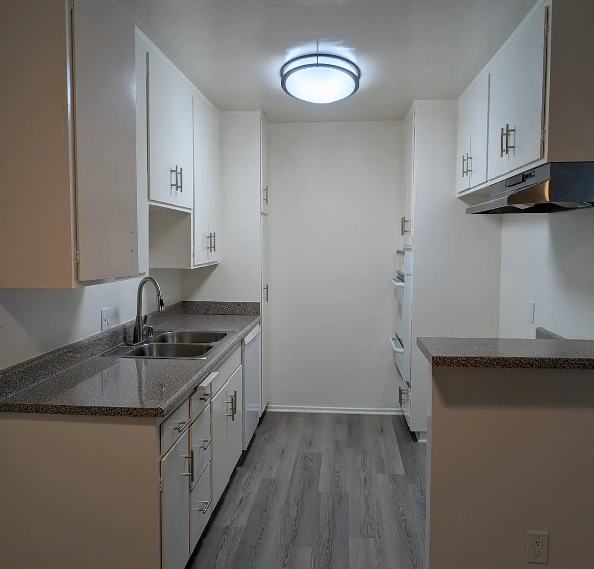 Clark Street Apartments — Photo 4